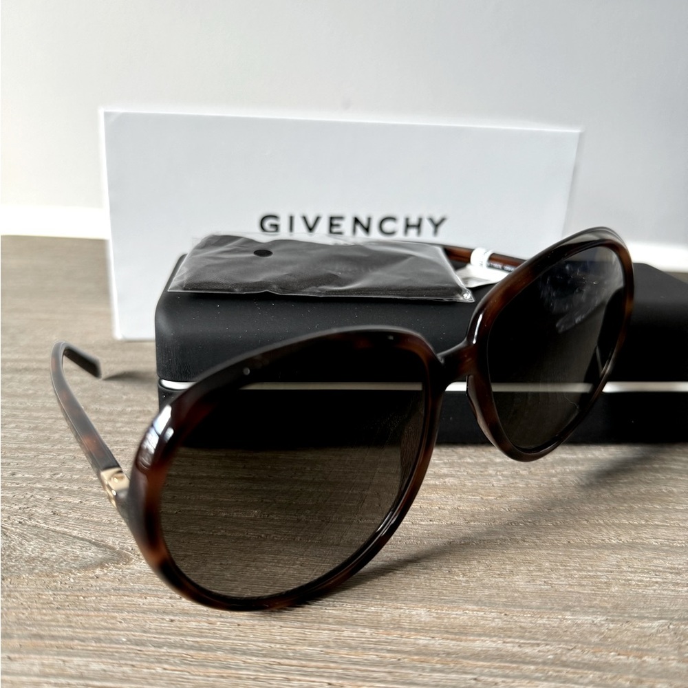 Givenchy 61MM Round Sunglasses! NWT & Box!